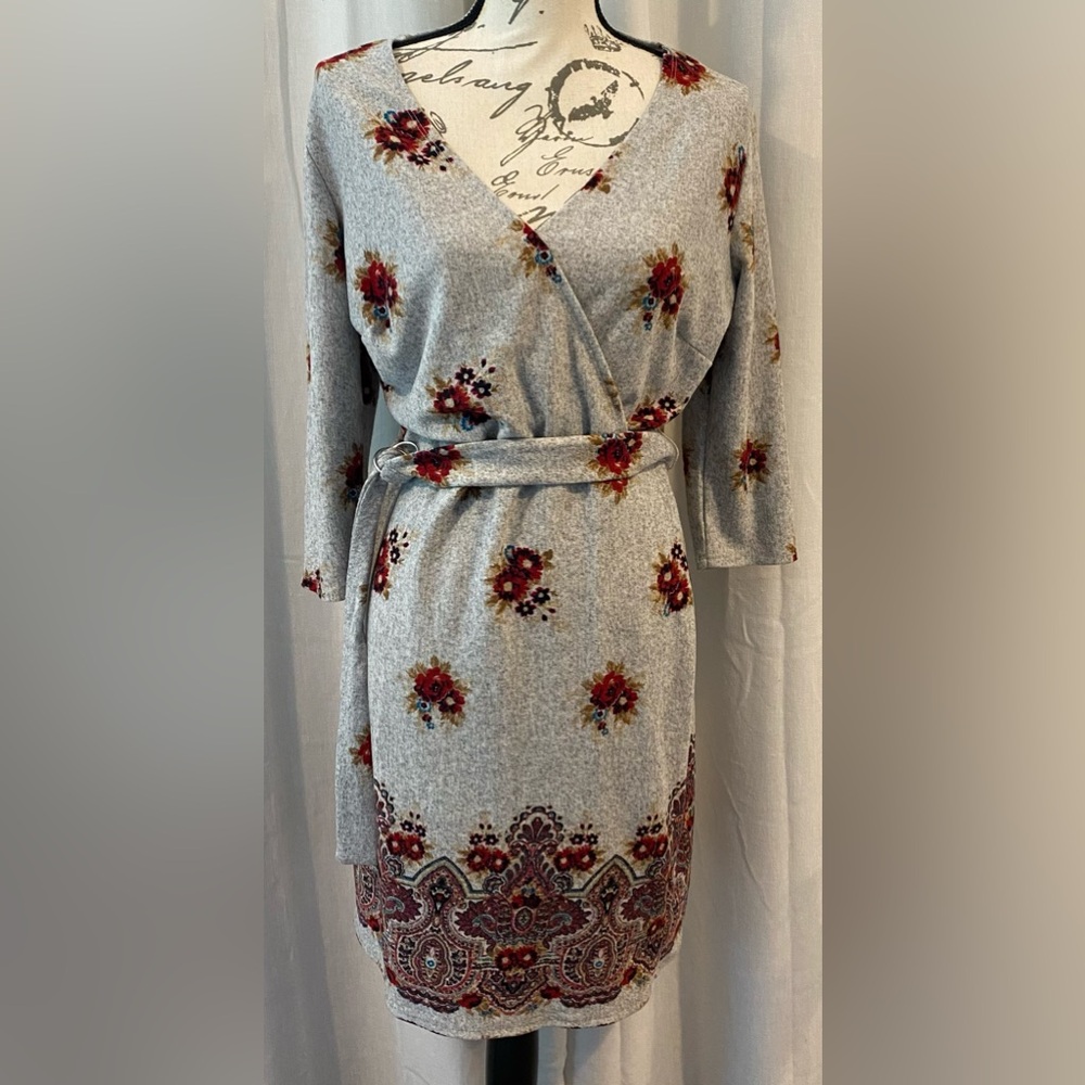 NWT Tereca Floral Belted Sweater Dress Size Medium
